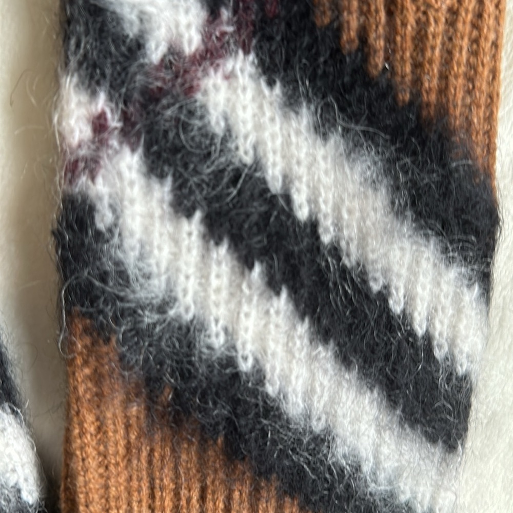Burberry Chevron Check Overlay Fingerless Knit Gloves | Rare Find - Picture 7 of 12